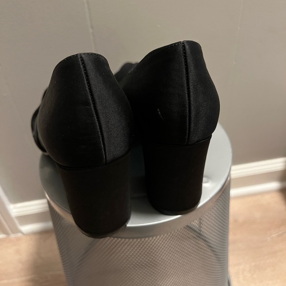 Brand New Naturalizer Heels Pumps Size 9 1/2 Black . No box - Picture 5 of 9